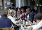 Amsterdam 3 juli 2012
Bryan Roy met een kennis op terras.
Peter Smulders bv