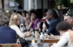 Amsterdam 3 juli 2012
Bryan Roy met een kennis op terras.
Peter Smulders bv