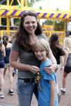 Laren 30 juni 2012
Esther Duller met zoon op de kermis van Laren.
Peter Smulders bv