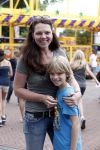 Laren 30 juni 2012
Esther Duller met zoon op de kermis van Laren.
Peter Smulders bv