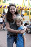 Laren 30 juni 2012
Esther Duller met zoon op de kermis van Laren.
Peter Smulders bv