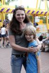 Laren 30 juni 2012
Esther Duller met zoon op de kermis van Laren.
Peter Smulders bv
