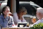 Amsterdam 2 juli 2012
Hans Teeuwen met ... op terras.
Peter Smulders bv