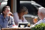 Amsterdam 2 juli 2012
Hans Teeuwen met ... op terras.
Peter Smulders bv