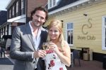 Huizen 7 juli 2012
Trouwen Jeroen Nieuwenhuize en zijn vrouw Kayla bij fletcher hotel in Huizen.
Peter Smulders bv