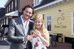 Huizen 7 juli 2012
Trouwen Jeroen Nieuwenhuize en zijn vrouw Kayla bij fletcher hotel in Huizen.
Peter Smulders bv