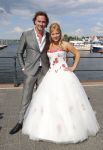 Huizen 7 juli 2012
Trouwen Jeroen Nieuwenhuize en zijn vrouw Kayla bij fletcher hotel in Huizen.
Peter Smulders bv