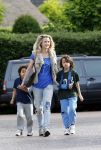 Muiderberg Blaricum 2 juli 2012
Maria Kooistra brengt haar kinderen naar school.
Pedter Smulders bv