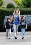 Muiderberg Blaricum 2 juli 2012
Maria Kooistra brengt haar kinderen naar school.
Pedter Smulders bv
