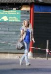 Muiderberg Blaricum 2 juli 2012
Maria Kooistra brengt haar kinderen naar school.
Pedter Smulders bv