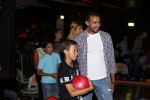 Amsterdam 22 juni 2012
Badr Hari bowlen met Maxim en Joelle Gullit en Estell Cruijff.
Peter Smulders bv