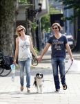 Amsterdam 5 juli 2012
Nicolette Kluijver zwanger met vriend en hond op straat.
Peter Smulders bv