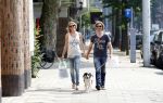Amsterdam 5 juli 2012
Nicolette Kluijver zwanger met vriend en hond op straat.
Peter Smulders bv