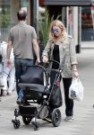Amsterdam 3 juli 2012
Nicolette v Dam achter de kinderwagen op de cornelis schuytstraat.
Peter Smulders bv