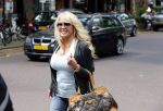 Amsterdam 6 juli 2012
Patricia Paay en vriend Nicky v Dam op de cornelis schuytstraat.
Peter Smulders bv