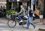 Amsterdam 22 juni 2012
Pierre Bokma met een vriendin op de fiets.
Peter Smulders bv