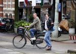 Amsterdam 22 juni 2012
Pierre Bokma met een vriendin op de fiets.
Peter Smulders bv