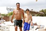 Ibiza 12 juli 2012
Ruud Gullit met zijn dochters Felicity Chermaine Joelle en zoon Maxim Gulli op vakantie op ibiza.
Peter Smulders bv