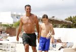 Ibiza 12 juli 2012
Ruud Gullit met zijn dochters Felicity Chermaine Joelle en zoon Maxim Gulli op vakantie op ibiza.
Peter Smulders bv