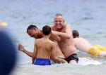 Ibiza 12 juli 2012
Ruud Gullit met zijn dochters Felicity Chermaine Joelle en zoon Maxim Gulli op vakantie op ibiza. Ruud met Gordon
Peter Smulders bv
