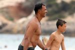 Ibiza 12 juli 2012
Ruud Gullit met zijn dochters Felicity Chermaine Joelle en zoon Maxim Gulli op vakantie op ibiza.
Peter Smulders bv