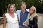 Amsterdam 20 juni 2013
Boek presentatie Nina Veeneman Diets Noor Schutte Kerckhoff en Marieke Wigmans Bremers in het melkhuis in het vondelpark. Mariska Dietz met kinderen
Peter Smulders bv