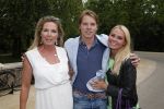 Amsterdam 20 juni 2013
Boek presentatie Nina Veeneman Diets Noor Schutte Kerckhoff en Marieke Wigmans Bremers in het melkhuis in het vondelpark. Mariska Dietz met kinderen
Peter Smulders bv