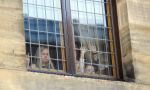 Amsterdam, 29 April 2013
Prinses Amalia, Prinses Alexia en Prinses Ariane achter de ramen van Paleis op de Dam
Foto Peter Smulders BV