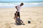 Sevilla, 19 en 20 Juni 2013
Rafel v d Vaart met zijn vriendin Sabia Boulahrouz en hun drie kinderen
Damian v d Vaart, Amaya Boulahrouz en Daamin Boulahrouz op het strand en bij hun hotel voor hun gezamelijk eerste vakantie samen.
Foto Peter Smulders BV