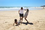 Sevilla, 19 en 20 Juni 2013
Rafel v d Vaart met zijn vriendin Sabia Boulahrouz en hun drie kinderen
Damian v d Vaart, Amaya Boulahrouz en Daamin Boulahrouz op het strand en bij hun hotel voor hun gezamelijk eerste vakantie samen.
Foto Peter Smulders BV