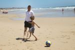 Sevilla, 19 en 20 Juni 2013
Rafel v d Vaart met zijn vriendin Sabia Boulahrouz en hun drie kinderen
Damian v d Vaart, Amaya Boulahrouz en Daamin Boulahrouz op het strand en bij hun hotel voor hun gezamelijk eerste vakantie samen.
Foto Peter Smulders BV