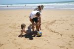 Sevilla, 19 en 20 Juni 2013
Rafel v d Vaart met zijn vriendin Sabia Boulahrouz en hun drie kinderen
Damian v d Vaart, Amaya Boulahrouz en Daamin Boulahrouz op het strand en bij hun hotel voor hun gezamelijk eerste vakantie samen.
Foto Peter Smulders BV