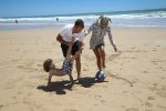 Sevilla, 19 en 20 Juni 2013
Rafel v d Vaart met zijn vriendin Sabia Boulahrouz en hun drie kinderen
Damian v d Vaart, Amaya Boulahrouz en Daamin Boulahrouz op het strand en bij hun hotel voor hun gezamelijk eerste vakantie samen.
Foto Peter Smulders BV