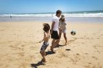 Sevilla, 19 en 20 Juni 2013
Rafel v d Vaart met zijn vriendin Sabia Boulahrouz en hun drie kinderen
Damian v d Vaart, Amaya Boulahrouz en Daamin Boulahrouz op het strand en bij hun hotel voor hun gezamelijk eerste vakantie samen.
Foto Peter Smulders BV