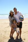 Sevilla, 19 en 20 Juni 2013
Rafel v d Vaart met zijn vriendin Sabia Boulahrouz en hun drie kinderen
Damian v d Vaart, Amaya Boulahrouz en Daamin Boulahrouz op het strand en bij hun hotel voor hun gezamelijk eerste vakantie samen.
Foto Peter Smulders BV