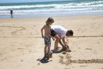Sevilla, 19 en 20 Juni 2013
Rafel v d Vaart met zijn vriendin Sabia Boulahrouz en hun drie kinderen
Damian v d Vaart, Amaya Boulahrouz en Daamin Boulahrouz op het strand en bij hun hotel voor hun gezamelijk eerste vakantie samen.
Foto Peter Smulders BV
