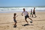 Sevilla, 19 en 20 Juni 2013
Rafel v d Vaart met zijn vriendin Sabia Boulahrouz en hun drie kinderen
Damian v d Vaart, Amaya Boulahrouz en Daamin Boulahrouz op het strand en bij hun hotel voor hun gezamelijk eerste vakantie samen.
Foto Peter Smulders BV