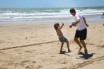 Sevilla, 19 en 20 Juni 2013
Rafel v d Vaart met zijn vriendin Sabia Boulahrouz en hun drie kinderen
Damian v d Vaart, Amaya Boulahrouz en Daamin Boulahrouz op het strand en bij hun hotel voor hun gezamelijk eerste vakantie samen.
Foto Peter Smulders BV