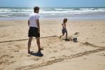 Sevilla, 19 en 20 Juni 2013
Rafel v d Vaart met zijn vriendin Sabia Boulahrouz en hun drie kinderen
Damian v d Vaart, Amaya Boulahrouz en Daamin Boulahrouz op het strand en bij hun hotel voor hun gezamelijk eerste vakantie samen.
Foto Peter Smulders BV