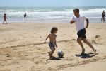 Sevilla, 19 en 20 Juni 2013
Rafel v d Vaart met zijn vriendin Sabia Boulahrouz en hun drie kinderen
Damian v d Vaart, Amaya Boulahrouz en Daamin Boulahrouz op het strand en bij hun hotel voor hun gezamelijk eerste vakantie samen.
Foto Peter Smulders BV