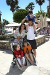 Sevilla, 19 en 20 Juni 2013
Rafel v d Vaart met zijn vriendin Sabia Boulahrouz en hun drie kinderen
Damian v d Vaart, Amaya Boulahrouz en Daamin Boulahrouz op het strand en bij hun hotel voor hun gezamelijk eerste vakantie samen.
Foto Peter Smulders BV