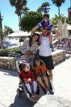 Sevilla, 19 en 20 Juni 2013
Rafel v d Vaart met zijn vriendin Sabia Boulahrouz en hun drie kinderen
Damian v d Vaart, Amaya Boulahrouz en Daamin Boulahrouz op het strand en bij hun hotel voor hun gezamelijk eerste vakantie samen.
Foto Peter Smulders BV