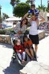 Sevilla, 19 en 20 Juni 2013
Rafel v d Vaart met zijn vriendin Sabia Boulahrouz en hun drie kinderen
Damian v d Vaart, Amaya Boulahrouz en Daamin Boulahrouz op het strand en bij hun hotel voor hun gezamelijk eerste vakantie samen.
Foto Peter Smulders BV