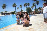 Sevilla, 19 en 20 Juni 2013
Rafel v d Vaart met zijn vriendin Sabia Boulahrouz en hun drie kinderen
Damian v d Vaart, Amaya Boulahrouz en Daamin Boulahrouz op het strand en bij hun hotel voor hun gezamelijk eerste vakantie samen.
Foto Peter Smulders BV