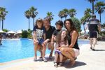 Sevilla, 19 en 20 Juni 2013
Rafel v d Vaart met zijn vriendin Sabia Boulahrouz en hun drie kinderen
Damian v d Vaart, Amaya Boulahrouz en Daamin Boulahrouz op het strand en bij hun hotel voor hun gezamelijk eerste vakantie samen.
Foto Peter Smulders BV