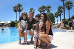 Sevilla, 19 en 20 Juni 2013
Rafel v d Vaart met zijn vriendin Sabia Boulahrouz en hun drie kinderen
Damian v d Vaart, Amaya Boulahrouz en Daamin Boulahrouz op het strand en bij hun hotel voor hun gezamelijk eerste vakantie samen.
Foto Peter Smulders BV