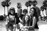 Sevilla, 19 en 20 Juni 2013
Rafel v d Vaart met zijn vriendin Sabia Boulahrouz en hun drie kinderen
Damian v d Vaart, Amaya Boulahrouz en Daamin Boulahrouz op het strand en bij hun hotel voor hun gezamelijk eerste vakantie samen.
Foto Peter Smulders BV
