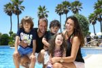 Sevilla, 19 en 20 Juni 2013
Rafel v d Vaart met zijn vriendin Sabia Boulahrouz en hun drie kinderen
Damian v d Vaart, Amaya Boulahrouz en Daamin Boulahrouz op het strand en bij hun hotel voor hun gezamelijk eerste vakantie samen.
Foto Peter Smulders BV