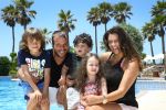 Sevilla, 19 en 20 Juni 2013
Rafel v d Vaart met zijn vriendin Sabia Boulahrouz en hun drie kinderen
Damian v d Vaart, Amaya Boulahrouz en Daamin Boulahrouz op het strand en bij hun hotel voor hun gezamelijk eerste vakantie samen.
Foto Peter Smulders BV