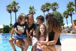 Sevilla, 19 en 20 Juni 2013
Rafel v d Vaart met zijn vriendin Sabia Boulahrouz en hun drie kinderen
Damian v d Vaart, Amaya Boulahrouz en Daamin Boulahrouz op het strand en bij hun hotel voor hun gezamelijk eerste vakantie samen.
Foto Peter Smulders BV